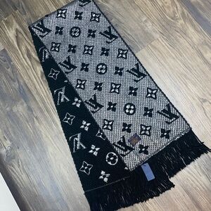 LOUIS VUITTON SCARF